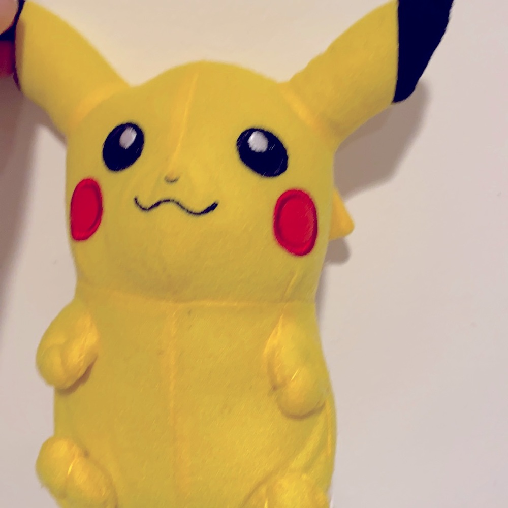 Jazwares Inc Pokémon 7 inch collector Plush pikachu
